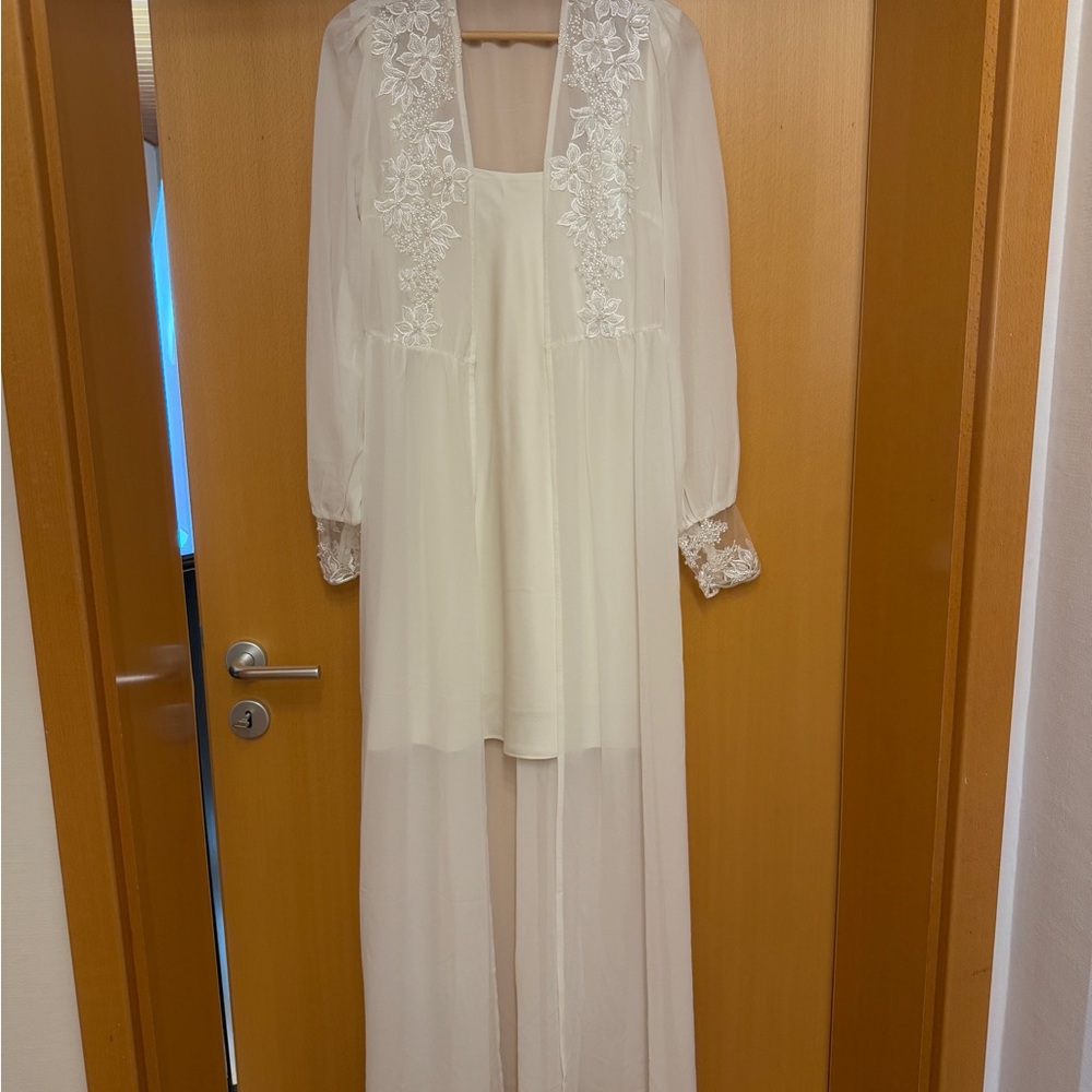 Chic Ivory Floral Embroidered Robe - Picture 4 of 4